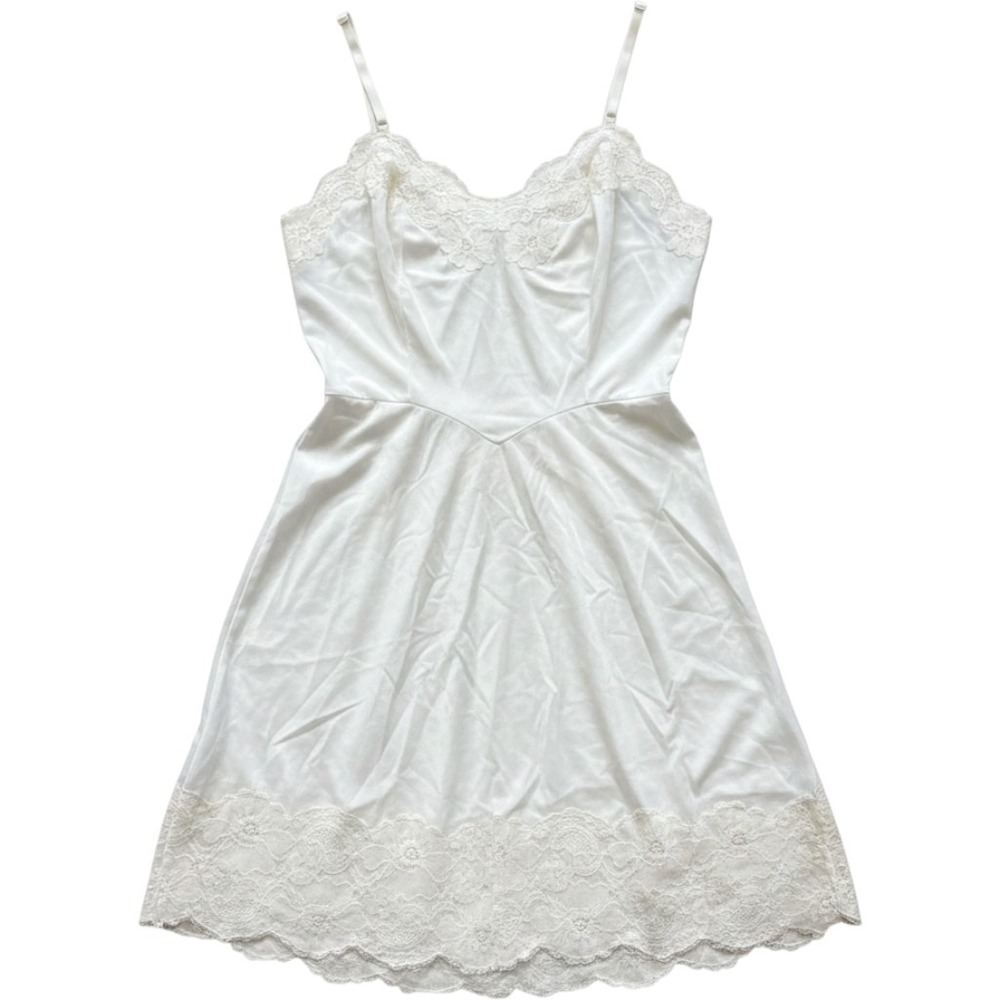 Vintage Vanity Fair White Lace Trim Full Slip Floral Scalloped Lingerie